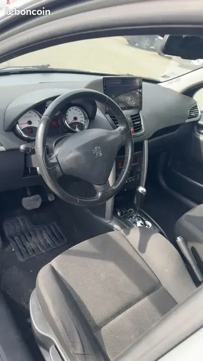 Peugeot 207 2008 photo 3