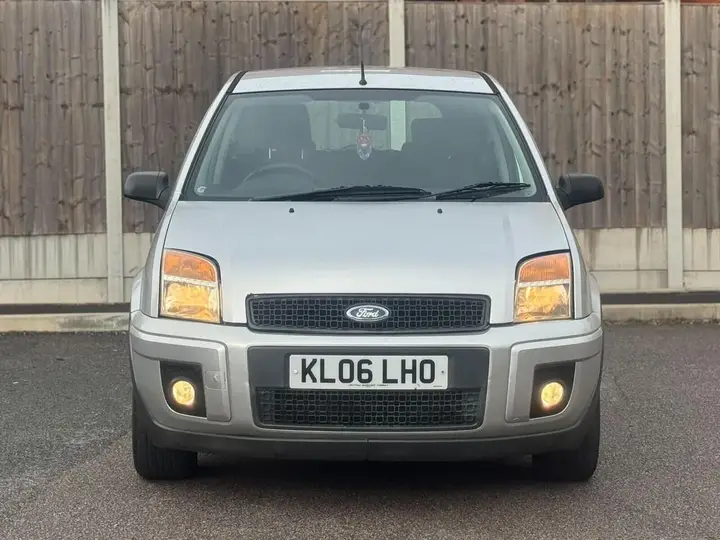 Ford Fusion 2006 photo 2
