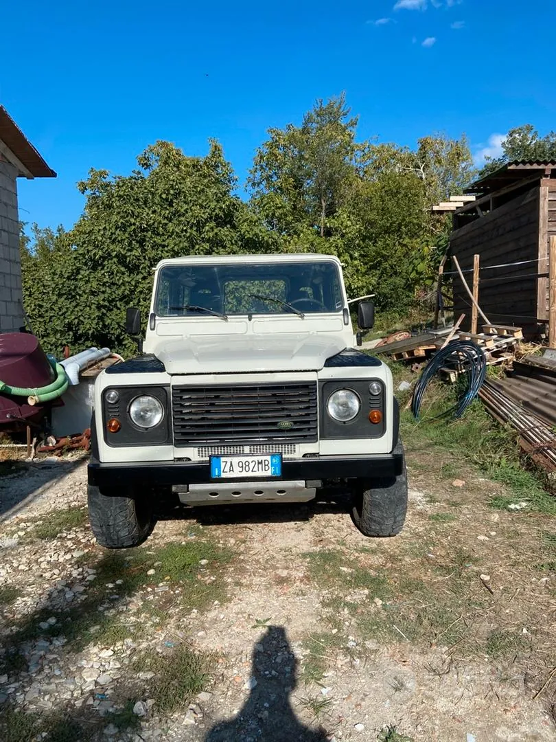 Land Rover Defender 2001 photo 2