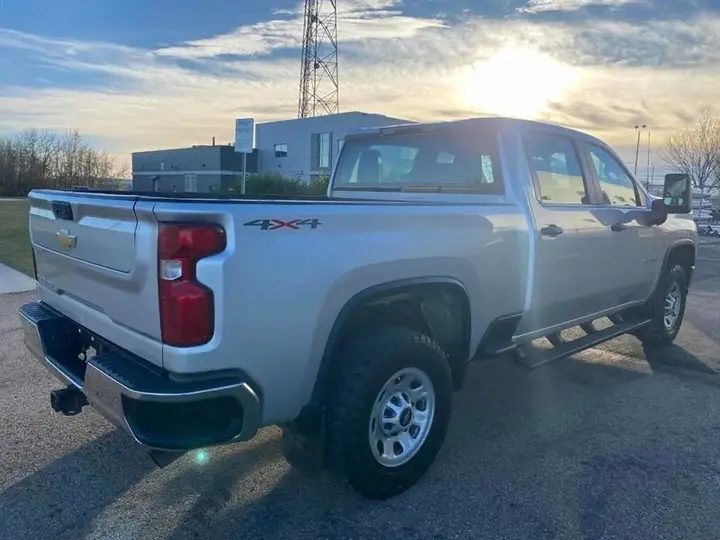 Chevrolet Silverado 2500Hd 2023 photo 3