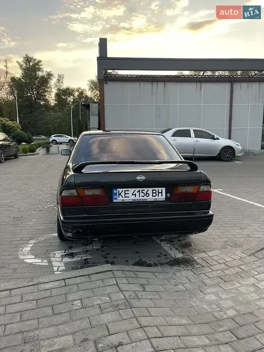 Nissan Primera 1990 photo 3