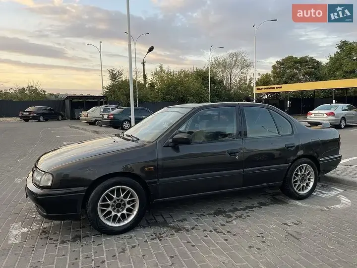 Nissan Primera 1990 photo 5