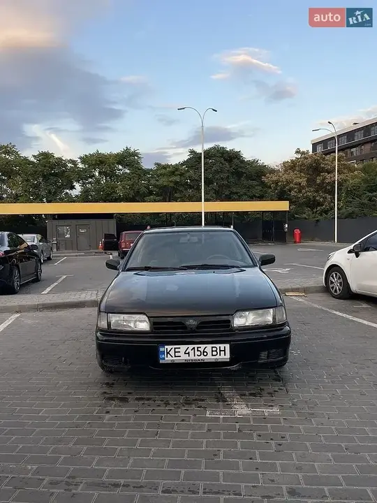 Nissan Primera 1990 photo 2