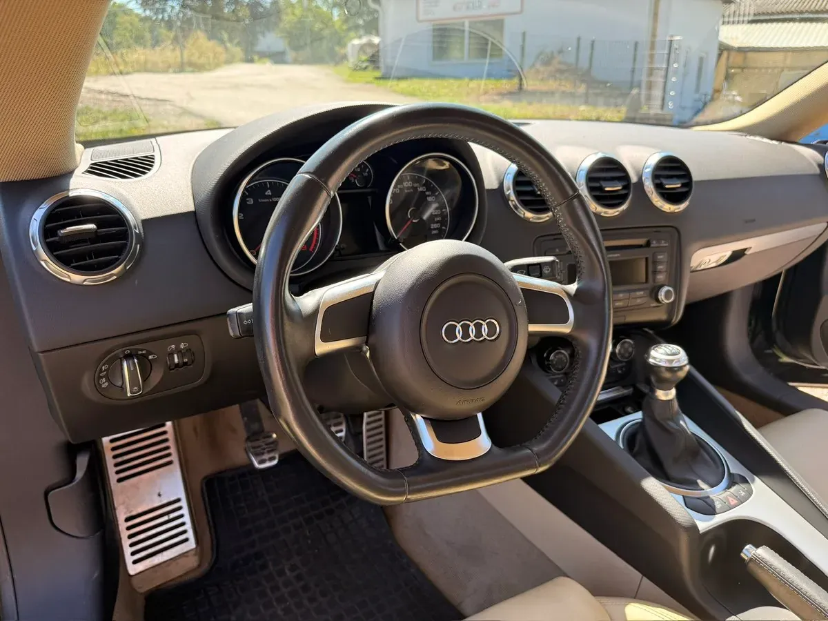 Audi Tt 2010 photo 2
