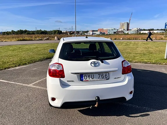 Toyota Auris 2011 photo 3