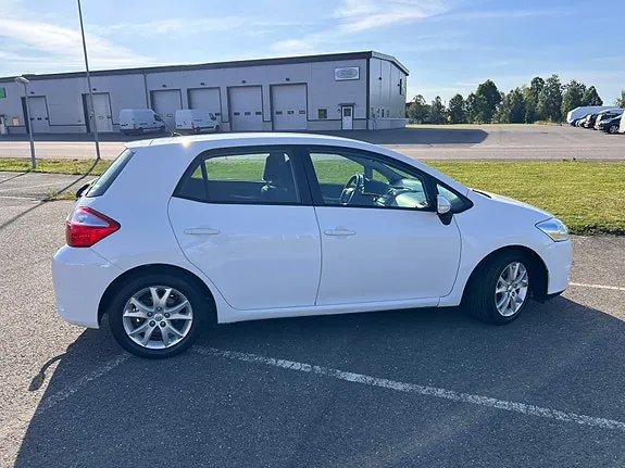 Toyota Auris 2011 photo 4