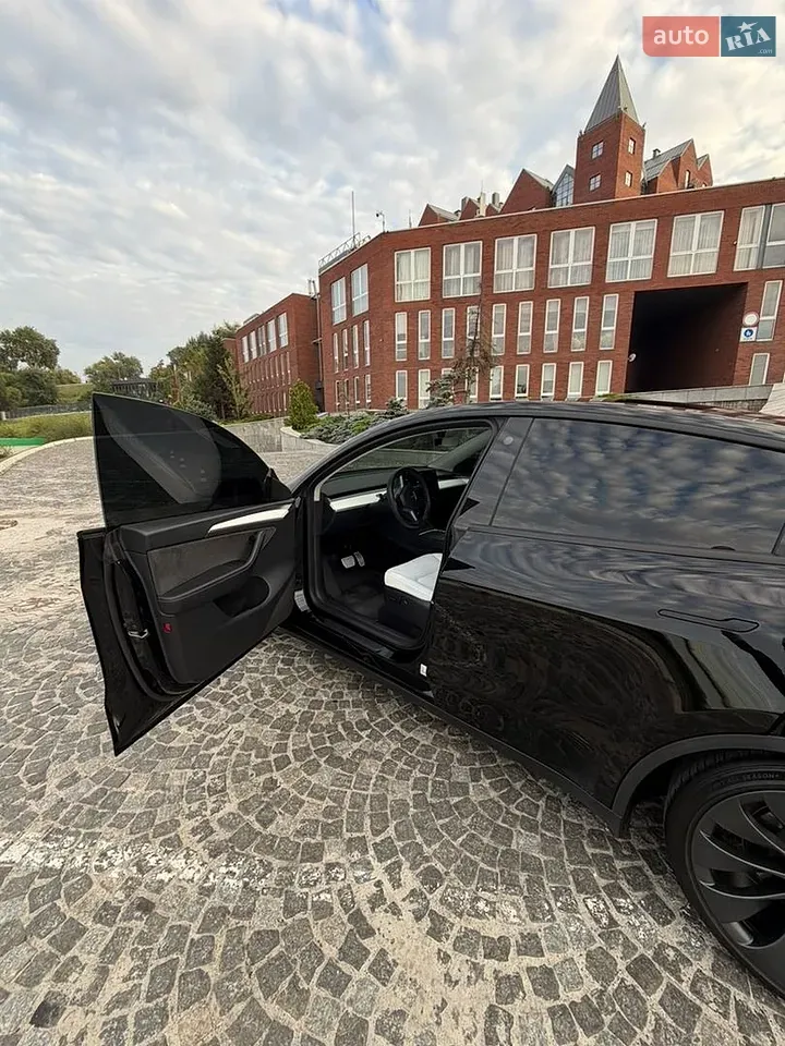 Tesla Model Y 2023 photo 4