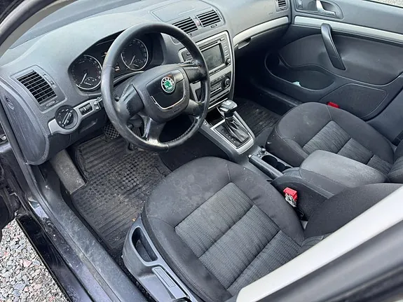 Skoda Octavia 2012 photo 2