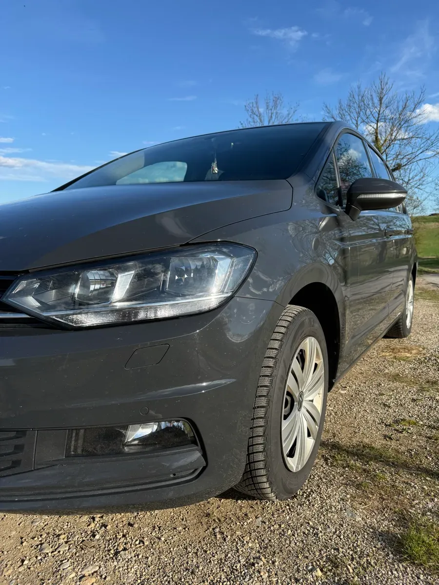 Volkswagen Touran 2020 photo 2