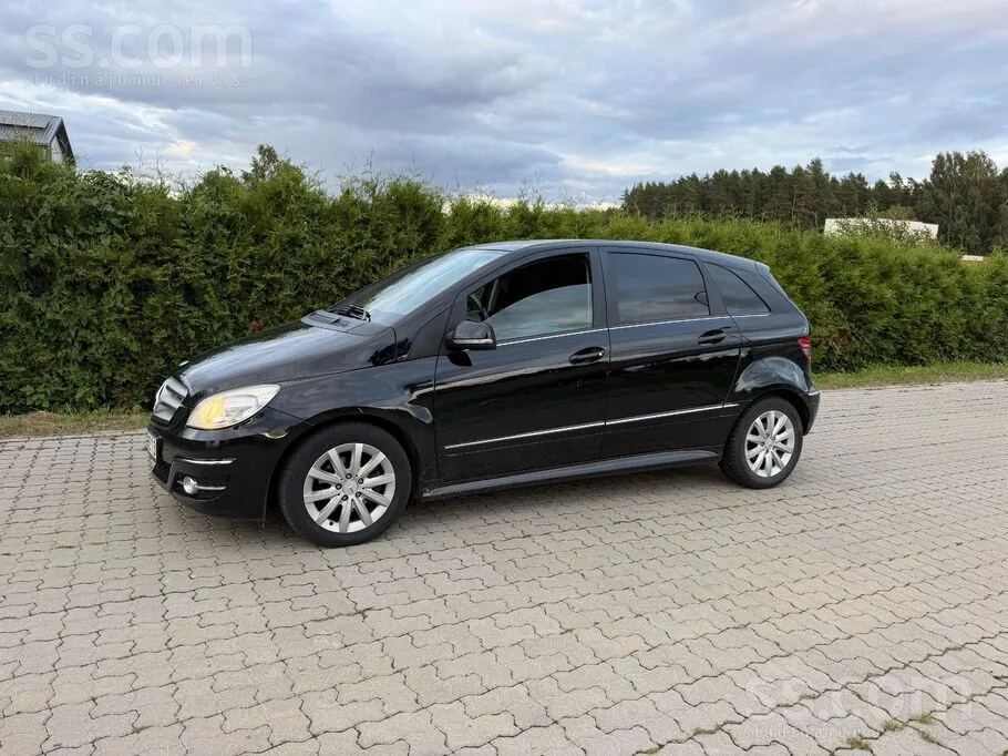 Mercedes-Benz B180 2011 photo 4