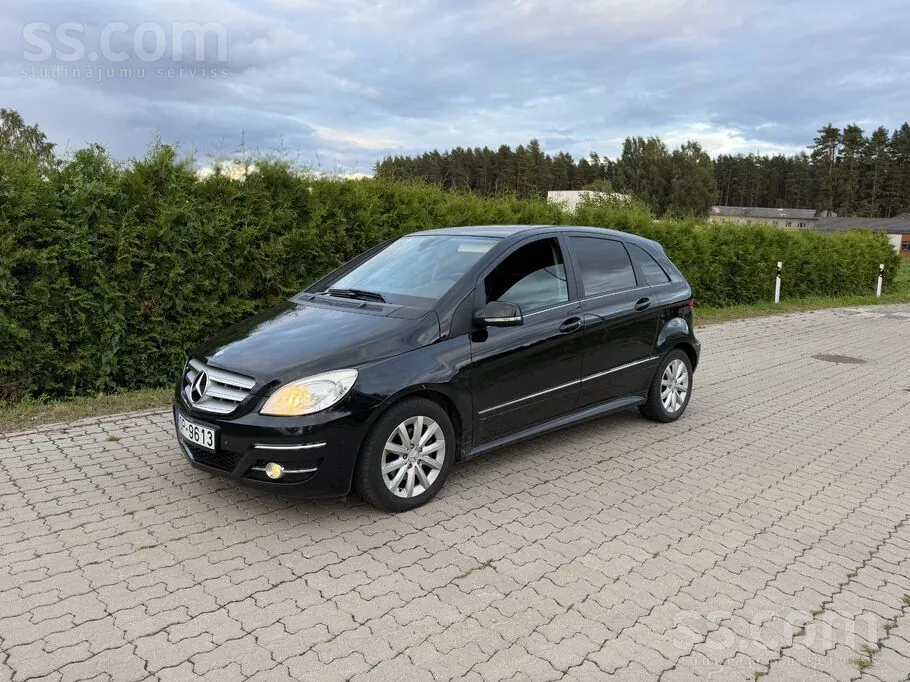 Mercedes-Benz B180 2011 photo 5