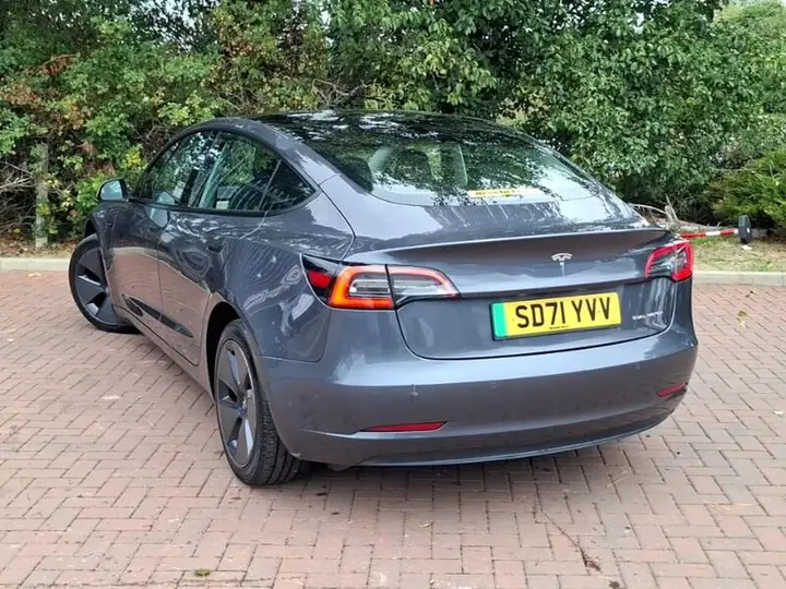 Tesla Model 3 2021 photo 2