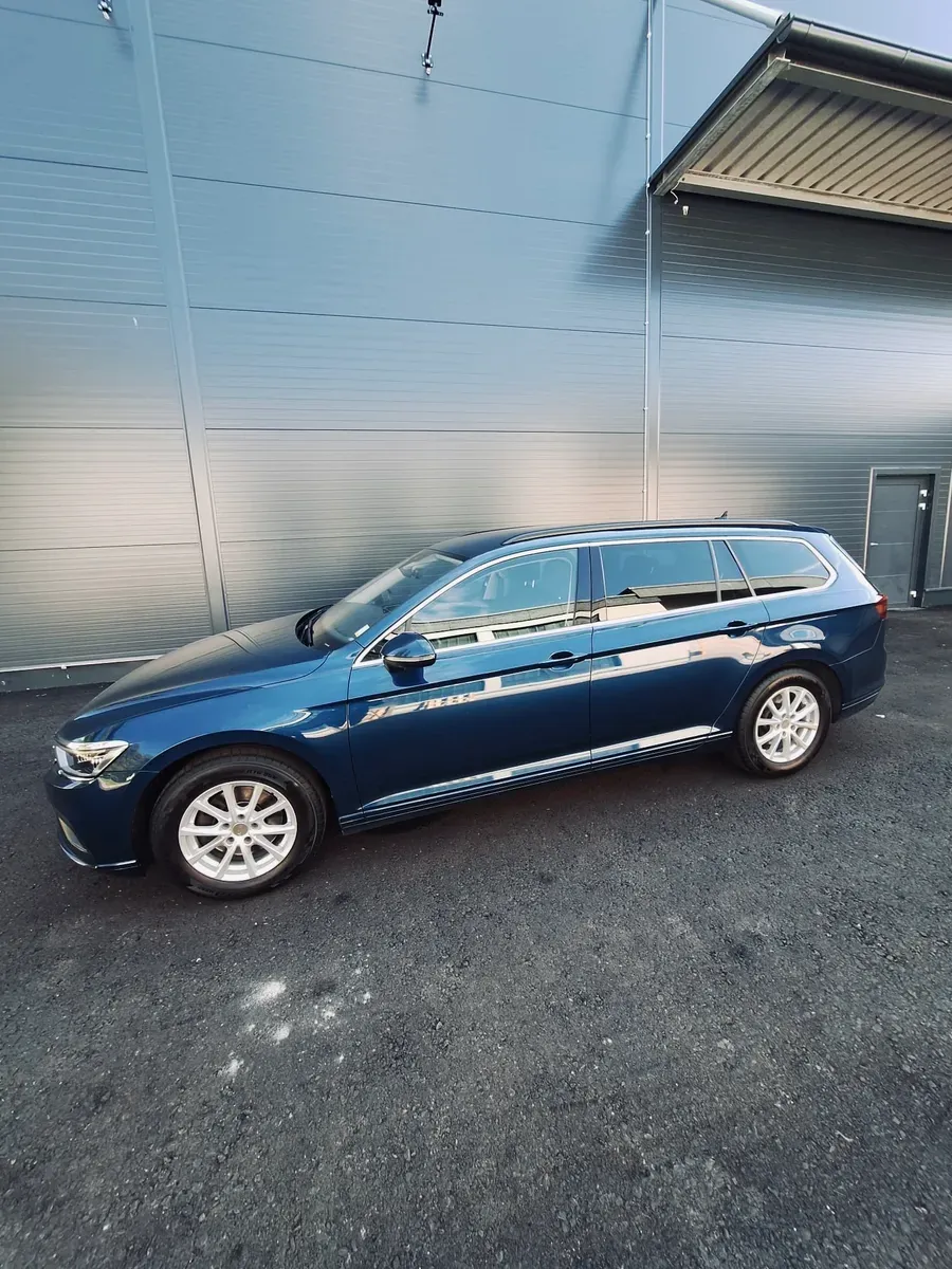 Volkswagen Passat 2022 photo 2