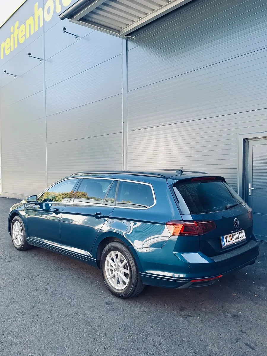 Volkswagen Passat 2022 photo 3