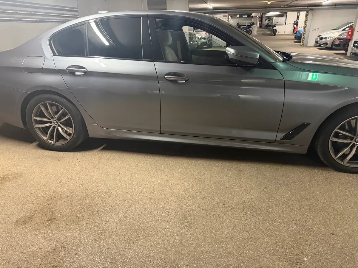 BMW 5 Series 2017 photo 2