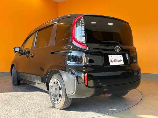 Toyota Sienta 2024 photo 3