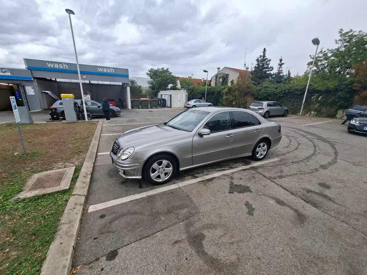 Mercedes-Benz E-Class 2005 photo 2