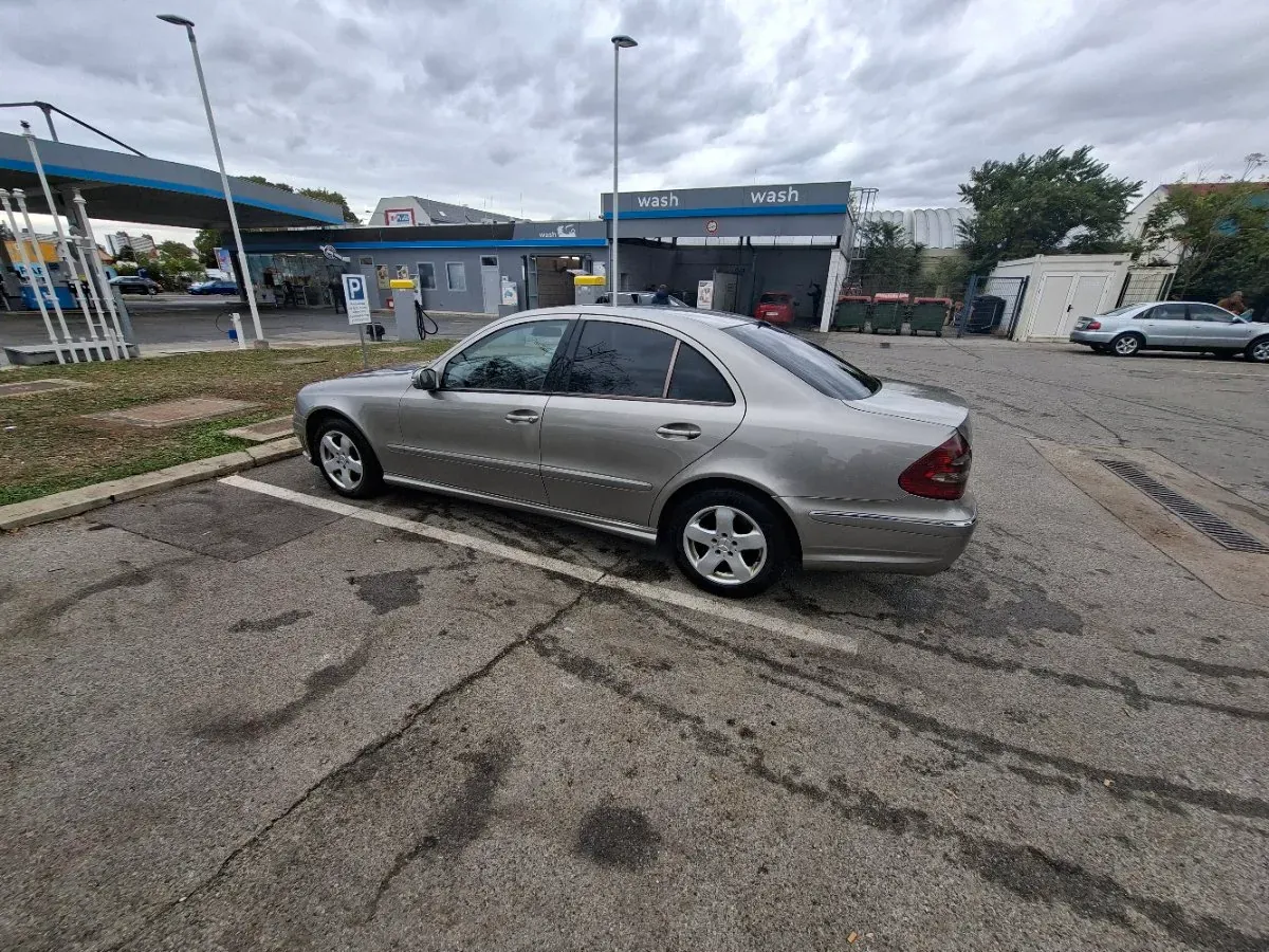 Mercedes-Benz E-Class 2005 photo 3