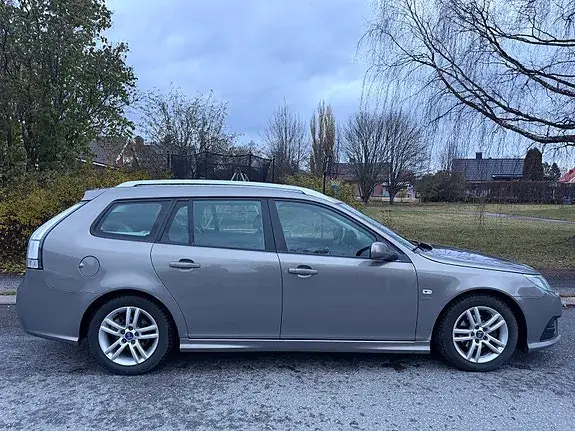 Saab 9-3 2012 photo 2