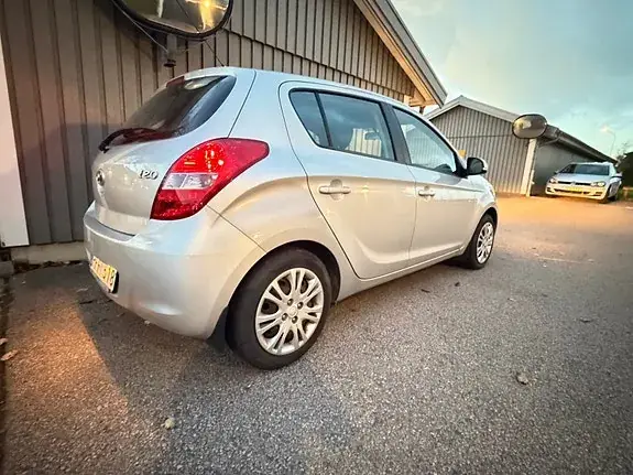 Hyundai I20 2012 photo 2