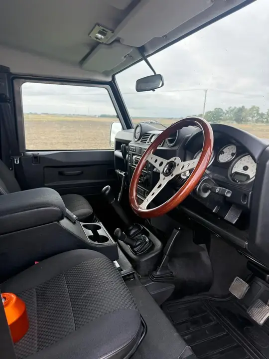 Land Rover Defender 2013 photo 5