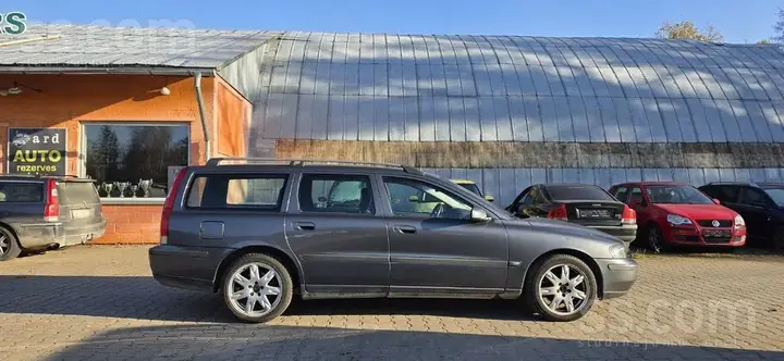 Volvo V70 2004 photo 2
