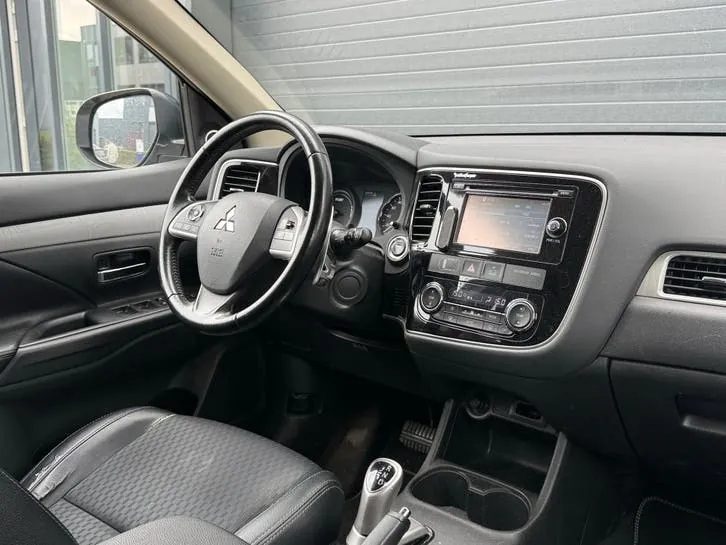 Mitsubishi Outlander 2013 photo 2
