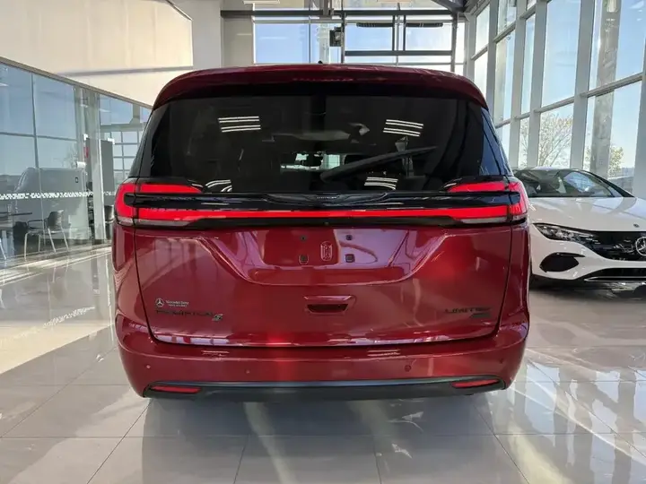 Chrysler Pacifica 2024 photo 4