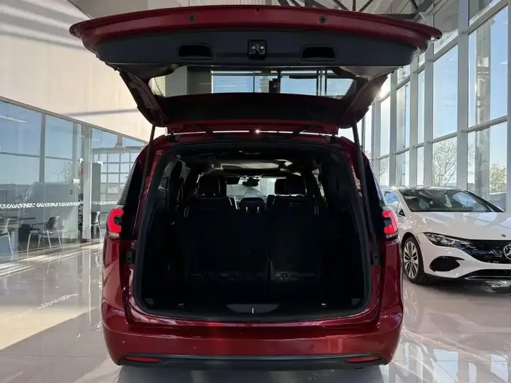 Chrysler Pacifica 2024 photo 5