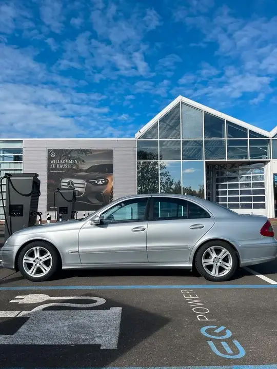 Mercedes-Benz E200