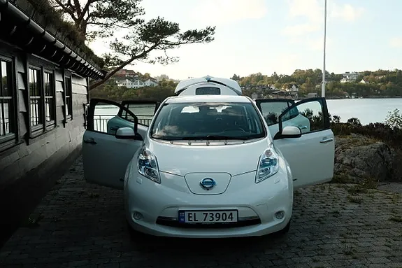 Nissan Leaf 2015 photo 2