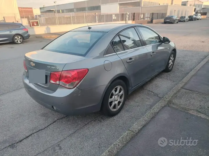 Chevrolet Cruze 2010 photo 3