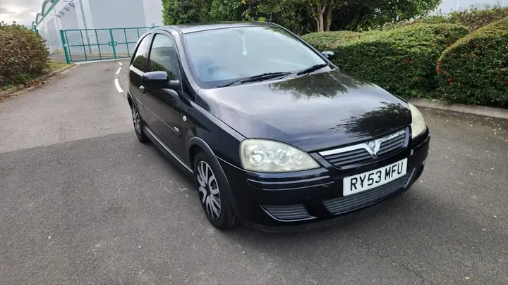 Vauxhall Corsa 2004 photo 2