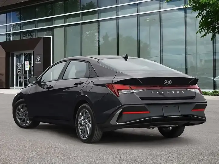 Hyundai Elantra 2026 photo 4