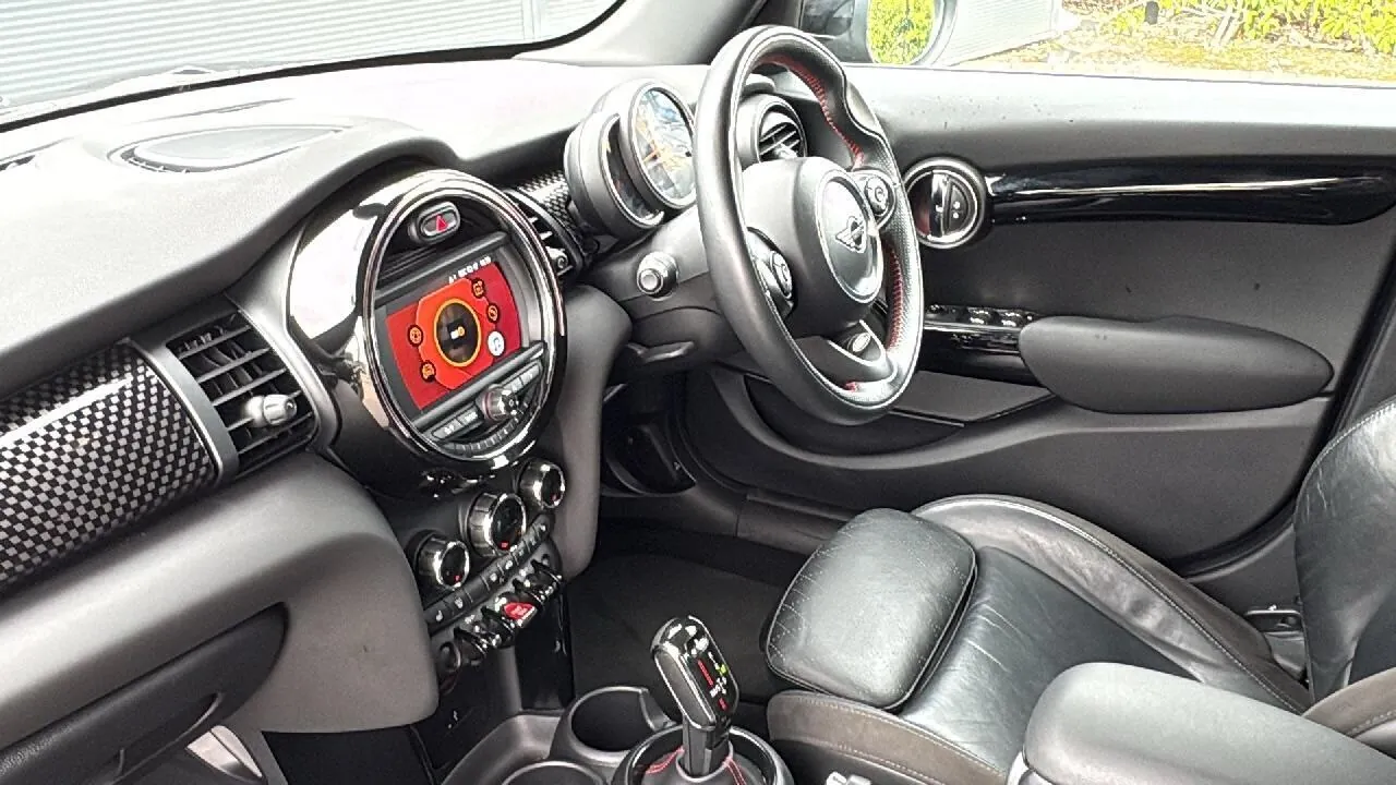 Mini Hatch 2020 photo 2