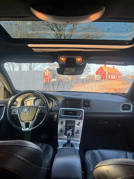 Volvo V60 Cross Country 2016 photo 2