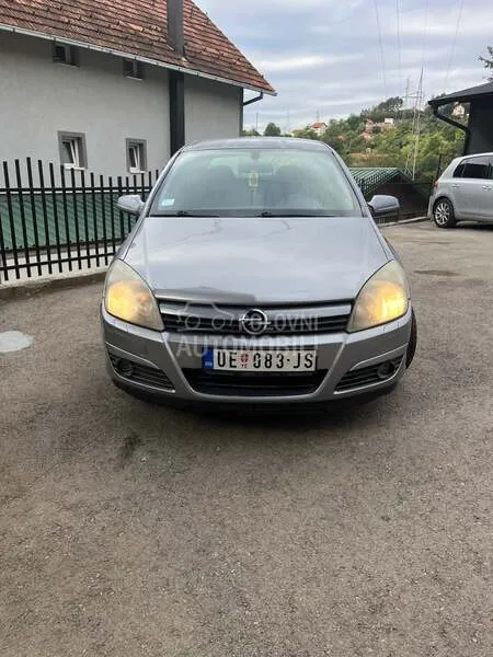Opel Astra 2004 photo 2