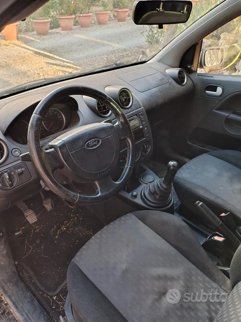 Ford Fiesta 2004 photo 3