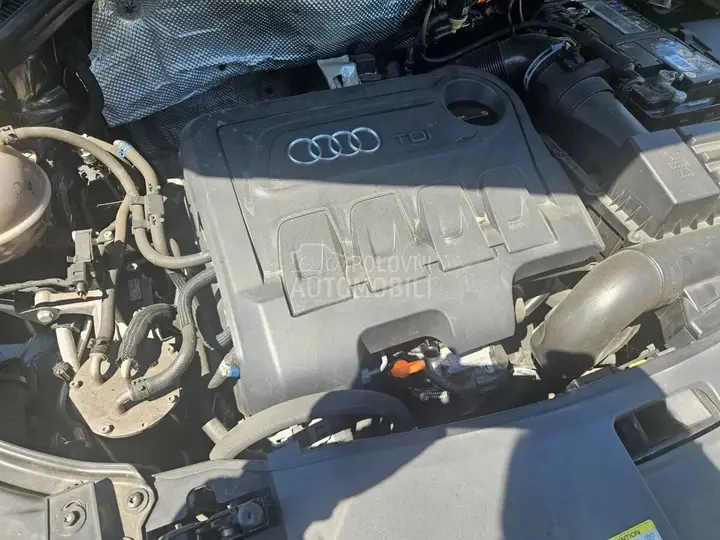 Audi Q3 2012 photo 2
