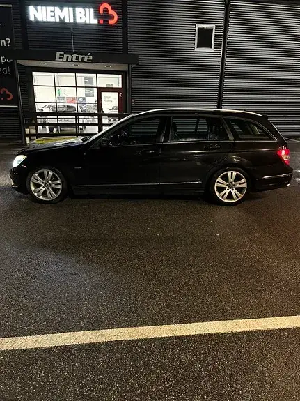 Mercedes-Benz C 220 2011 photo 2