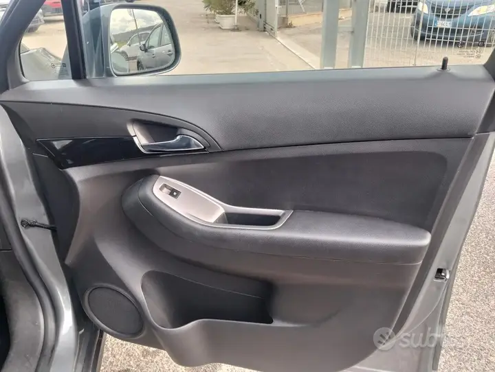 Chevrolet Orlando 2011 photo 4