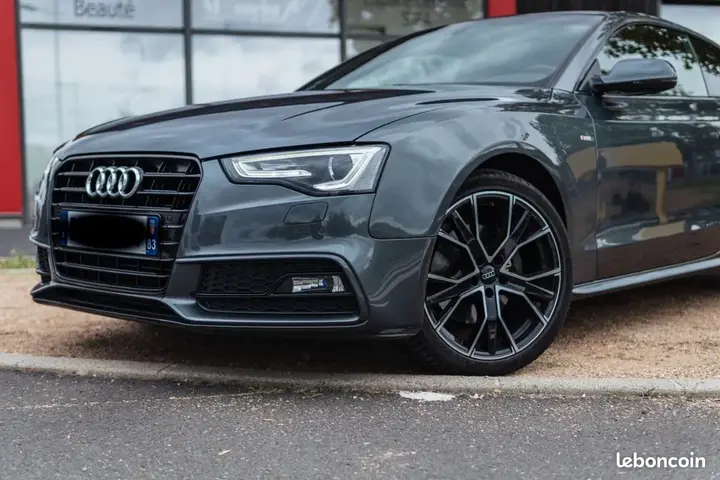 Audi A5 2012 photo 2