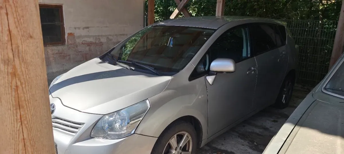 Toyota Verso 2011 photo 2