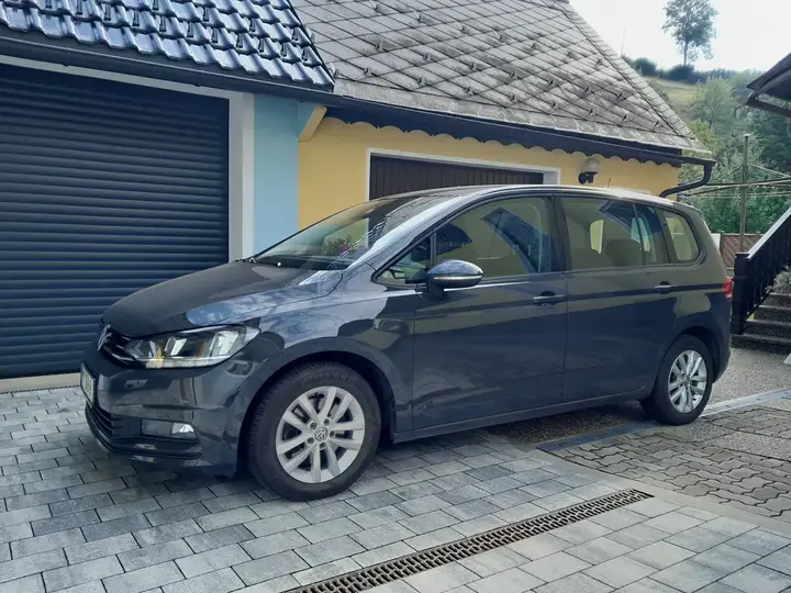 Volkswagen Touran 2022 photo 2