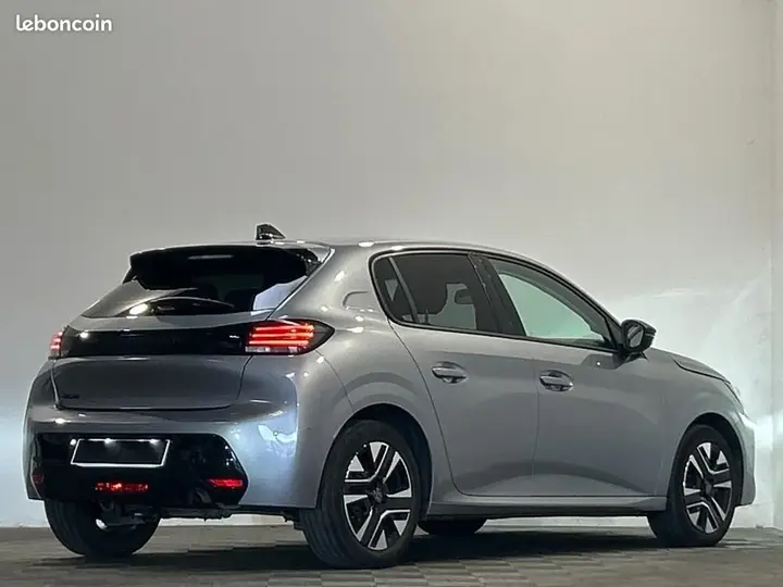 Peugeot 208 2024 photo 3