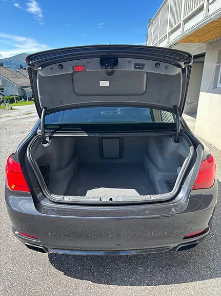 BMW 750Li 2011 photo 5
