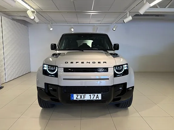 Land Rover Defender 110 2026 photo 2
