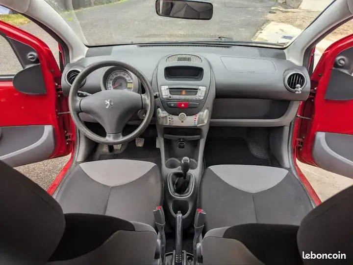 Peugeot 107 2011 photo 3