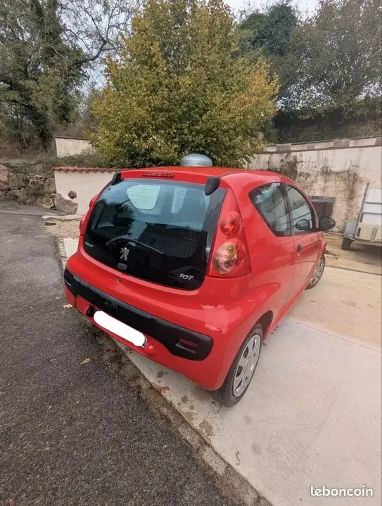 Peugeot 107 2011 photo 2