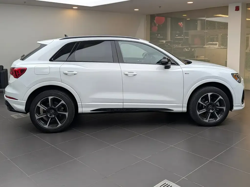 Audi Q3 2024 photo 2